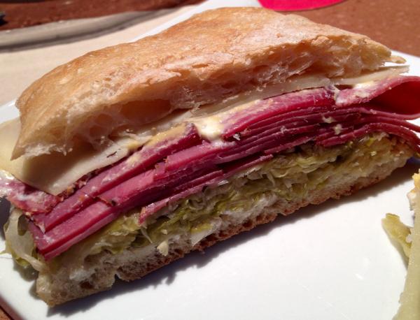 Bon dia #pastramilovers os deseo un feliz día. @LEspumossa @charlotcafebcn @calmarius449 <a href="/petitapetitcafe/">petitapetitcafe</a> <a href="/em_moral/">Emilio Moral</a>