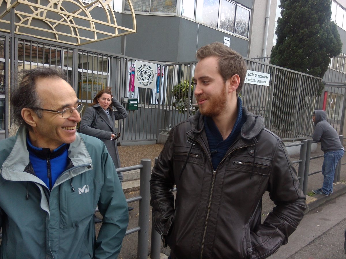 MS_Marseille's tweet photo. Faire Chargé de Relations Publiques #cestcomme saluer Jean-Jacques Goldman tout près de l'@ECSIEJmarseille #POSTBAC https://t.co/mTDY3Bgb00