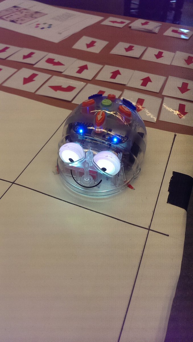 larareva's tweet photo. Blue-Bot https://t.co/i7DA1I6tJM