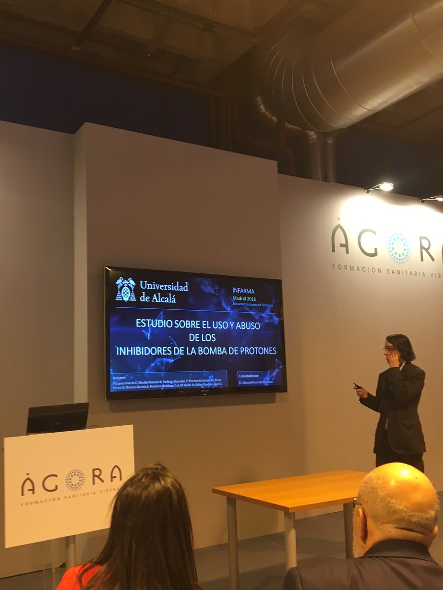 AnaMolinero1's tweet photo. Alumnos Farmacia de Prácticas Tuteladas de @UAHes presentan su trabajo elegido como comunicación oral #Infarma2016 https://t.co/AI3lcFlZRa