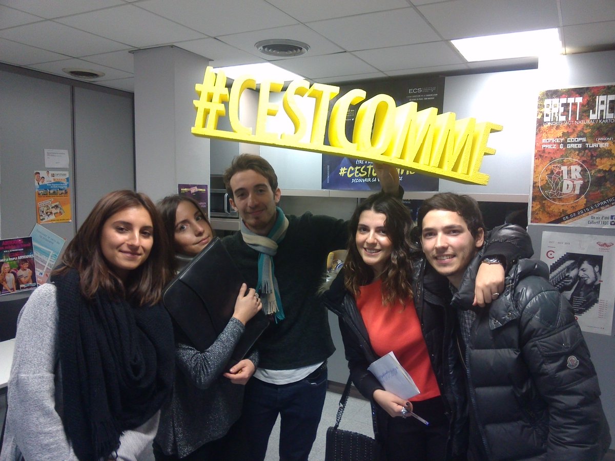 MS_Marseille's tweet photo. Etudier à l'@ECSIEJmarseille #cestcomme développer un esprit d'équipe  ! #APB #POSTBAC https://t.co/upE5w9lzWo