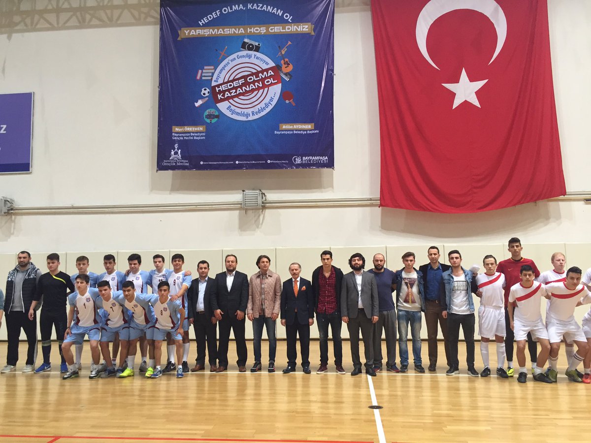atilaaydiner's tweet photo. Belediye gençlik meclisinin  düzenlediği"Hedef olma kazanan ol"yarışması kapsamında FUTSAL final maçındayız. https://t.co/WCUxXL0bbM