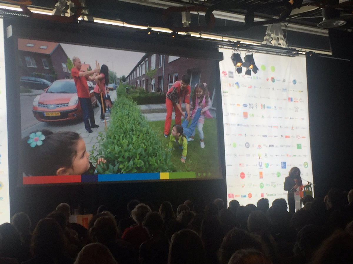 Duffes's tweet image. 'Gezondheid is niet alleen van de gezondheidszorg' .. (Minister Schippers) Dit gaat wel ergens over.. #AiGezondheid