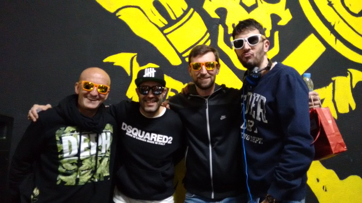 RT <a href="/JojoActiveWear/">Jojowear</a>: Nuestro homenaje a todos los DJ´s del mundo <a href="/mucho_max/">max_mucho</a>: <a href="/joseamdeejay/">Jose AM</a>, <a href="/josemduro/">Jose M Duro</a> y <a href="/arturograo1/">Arturo Grao 💚🎙</a>