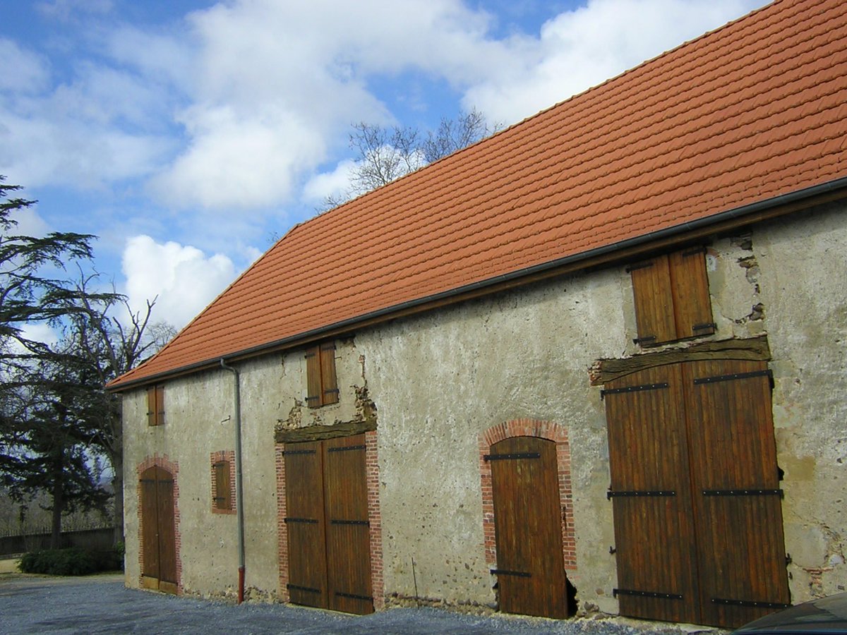MuseeClaracq's tweet photo. Et oui... il s'agissait d'une grange typique du #vicbilh, faite de terre et de galets! #MuseumWeek #architectureMW https://t.co/PCGOCBs0F3