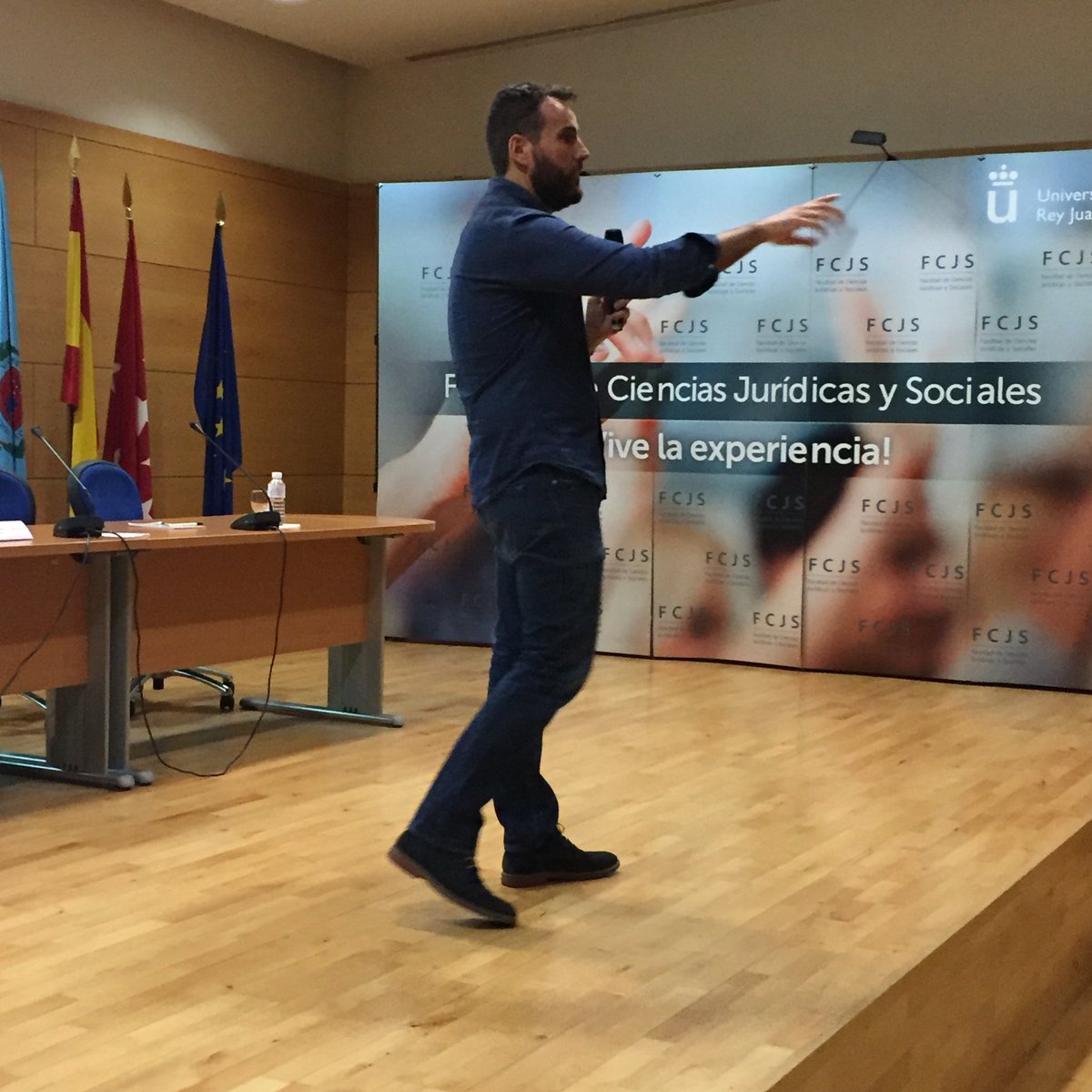 @Isma_Am4u nunca defrauda. Con esa magia, que no es más que talento en el escenario, nos tiene a todos enamorados!
