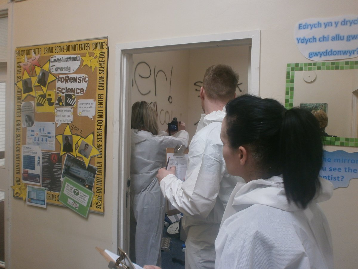 forensicsbc's tweet image. Year 2 Degree CSIs hard at work solving another crime @bridgendcollege