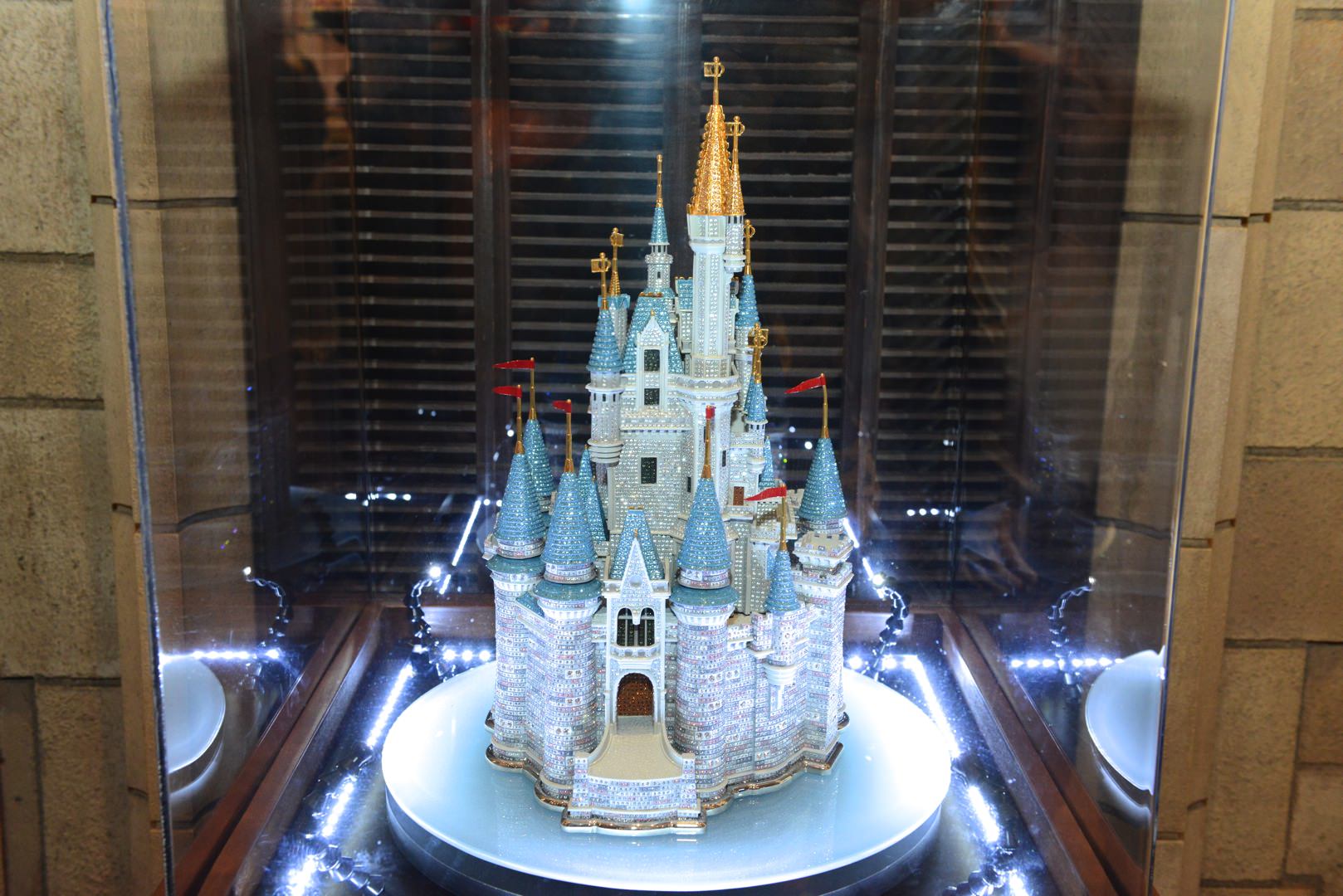 ディズニ チャンネル ディズニーリゾート の豆知識 スワロフスキーのシンデレラ城 500万円 ディズニーランド の シンデレラ城内にある ガラスの靴 というショップで販売されているよ 買う人を見てみたい T Co Zibfuiztfu Twitter ディズニ チャンネル ディズニーリゾート の豆知識 スワロフスキーのシンデレラ城 500万円 ディズニーランド の シンデレラ城内にある ガラスの靴 というショップで販売されているよ 買う人を見てみたい T Co Zibfuiztfu Twitter