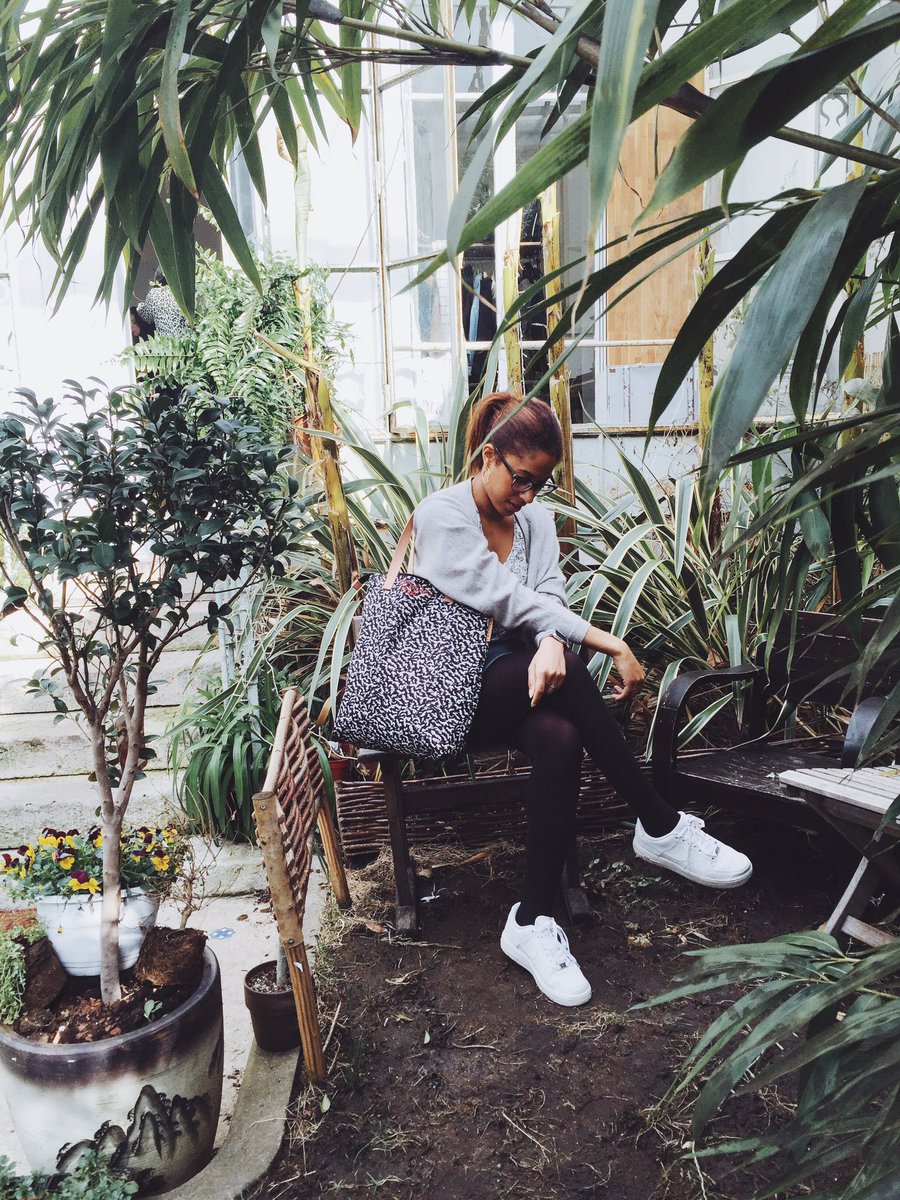 Azanie_M's tweet photo. Hier ! Un belle journée de la femme avec @eastpak #shewears https://t.co/osQrUIQprC