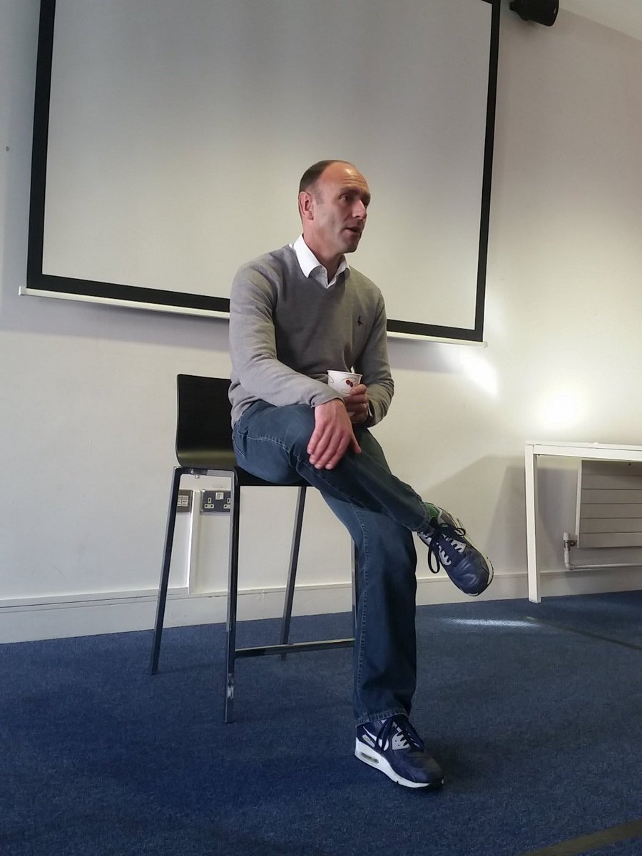 Very cool talk with a very cool guy @Kenny_Jacobs CMO of <a href="/Ryanair/">Ryanair</a> talking to the crew here in #DCU with <a href="/esocdcu/">Enterprise Society</a>