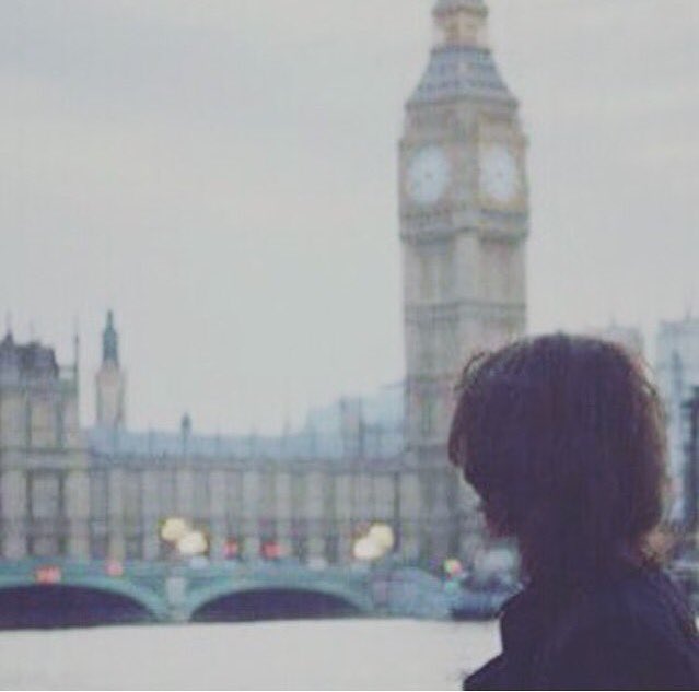 mshal501's tweet image. نحب من ليس لنا ، و البعض يعشقنا دون علمنا ، و النصيب حكايه اخرى . .