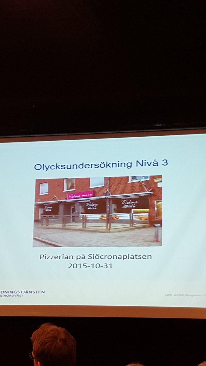 s_stendahl's tweet photo. Hans Ivarsson och Lars-Göran Bengtsson pratar om händelsen på pizzerian i Helsingborg #kem2016 #kemambulans https://t.co/MKHusoSY7P