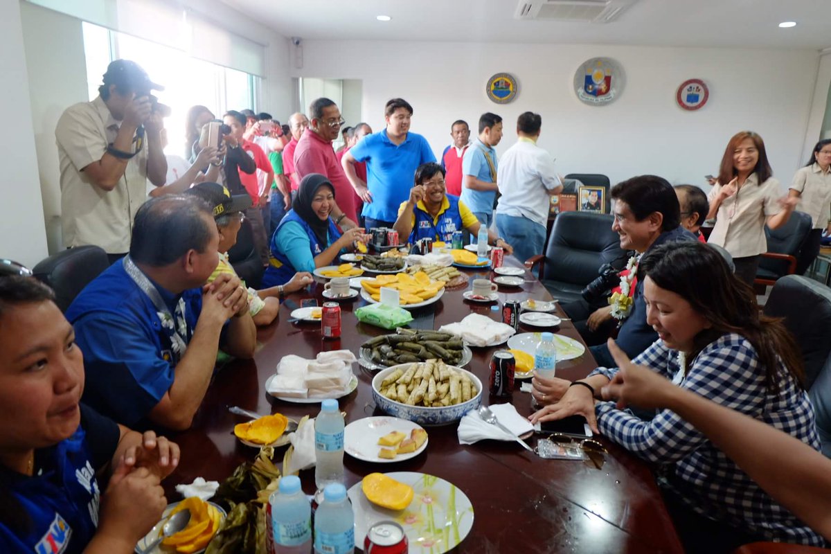 teamhonasan's tweet photo. #UNAsaZambales campaign caravan at Sta. Cruz, Zambales | https://t.co/2YhsAEIyjv https://t.co/6oN3T4c8Ws