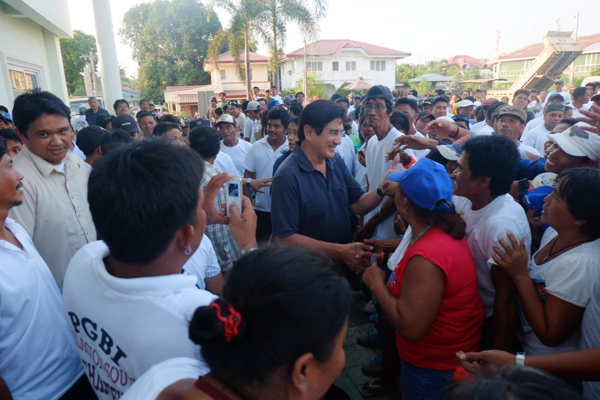 teamhonasan's tweet photo. #UNAsaZambales campaign caravan at Sta. Cruz, Zambales | https://t.co/2YhsAEIyjv https://t.co/6oN3T4c8Ws