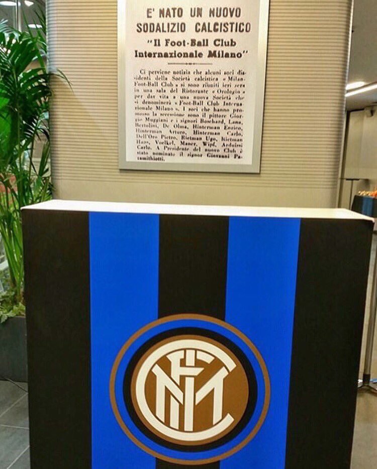 ettoreros's tweet photo. Fratelli del mondo dal 1908! 9 Marzo2016 #Inter108 #amala #fcinter #inter #fcinternazionale https://t.co/txHcRZwjal