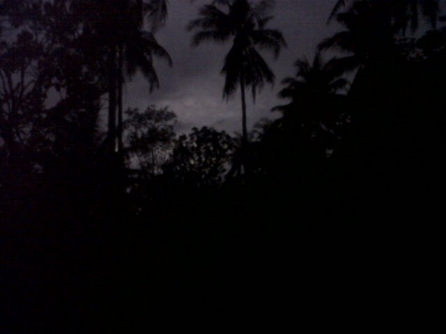 janib_sedenk's tweet photo. Inilah gerhana matahari tadi pagi, suasana agak mendung jadi kurang terliat, #kalimantan tengah #bunderan besar , https://t.co/baonjb8KUW