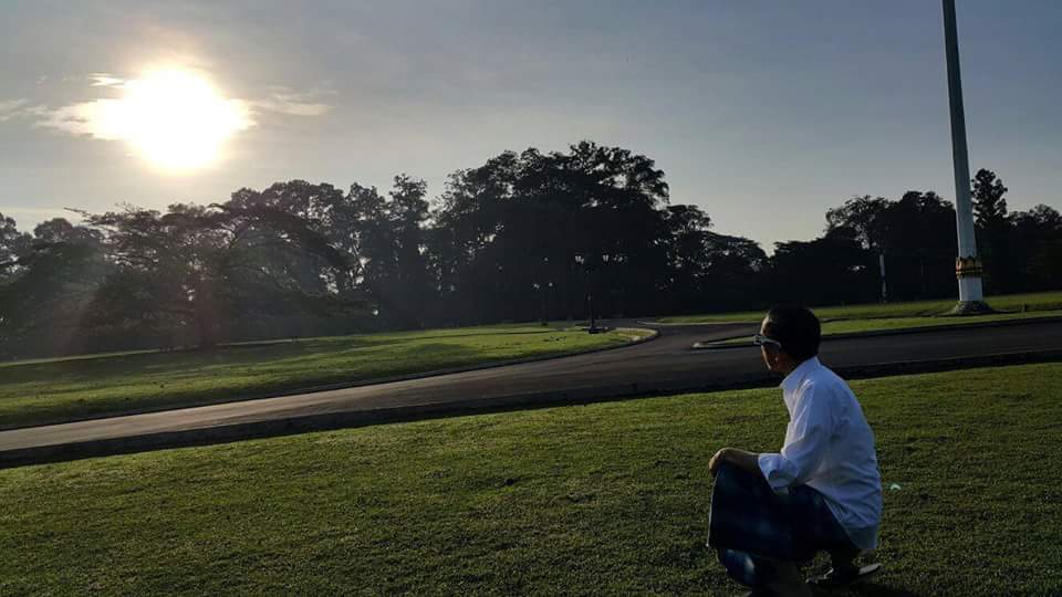 KRMTRoySuryo's tweet photo. Tweeps,
Masih ttg @Jokowi Nonton GM (TANPA kata "TOTAL", karena Bogor TIDAK TERMASUK area GMT)
So ARTI Foto2 ini? https://t.co/sxwGAV6ElJ