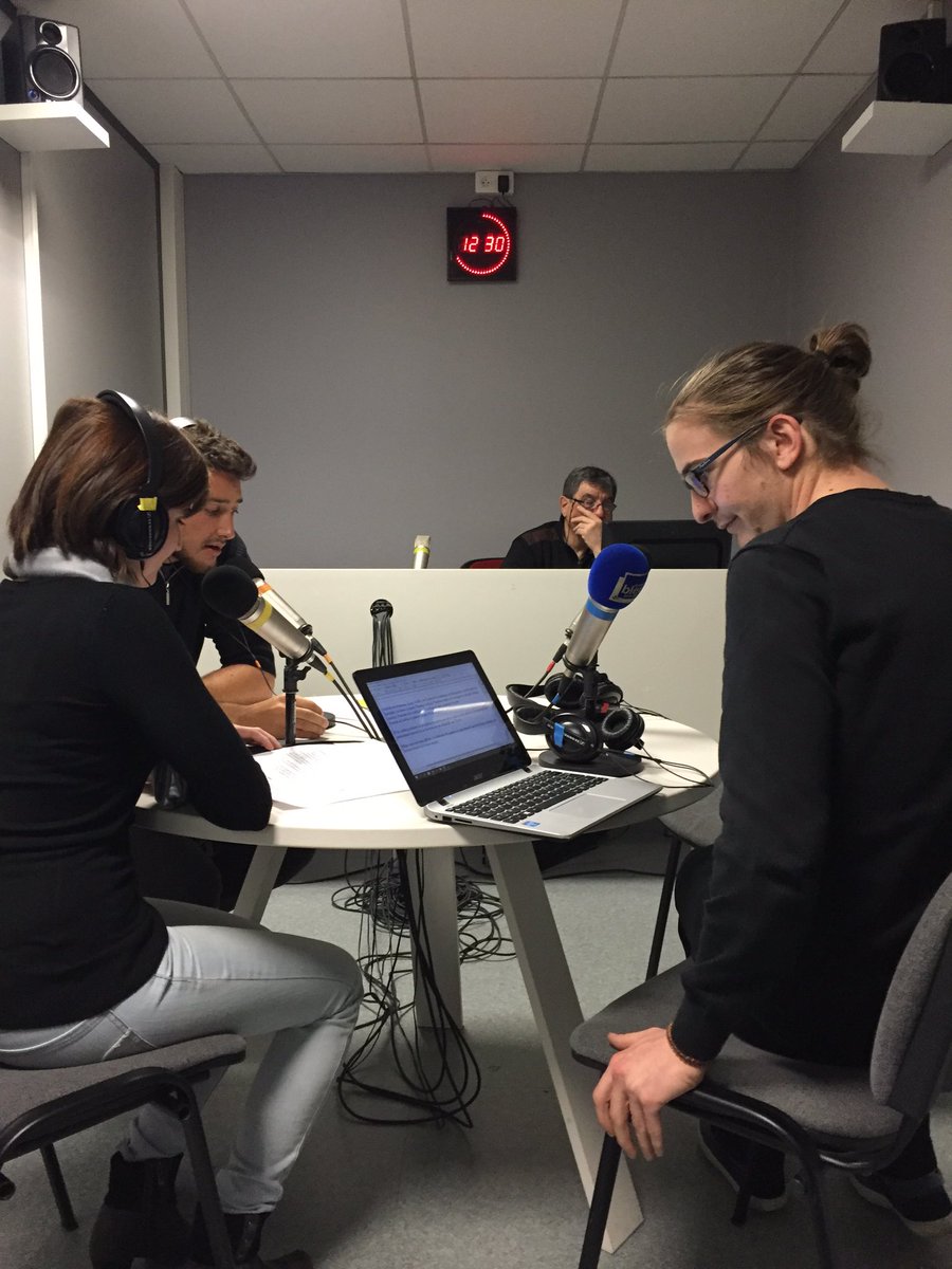 Margot_JF's tweet photo. Etre éleve en journalisme #cestcomme  faire le journal de midi à 12:30... https://t.co/kQbEwvAcZ9