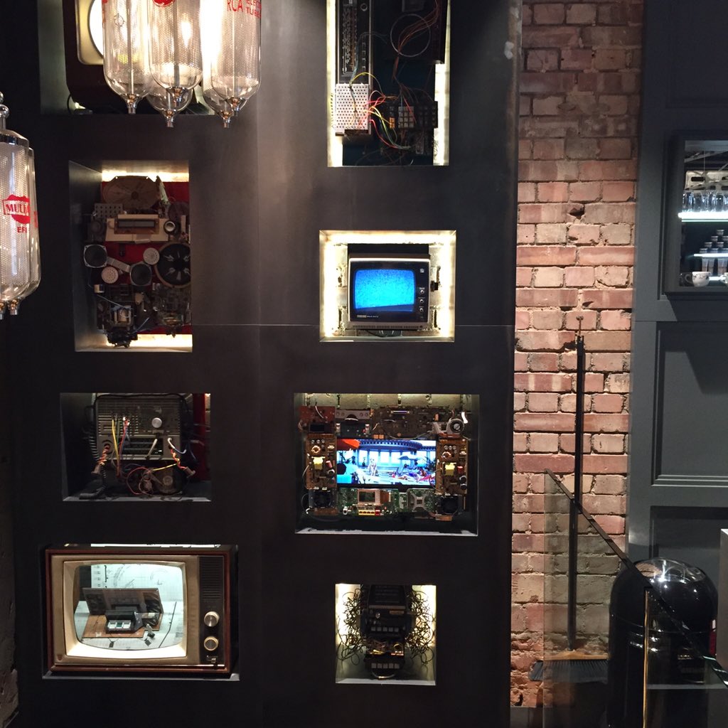 Lexi_kh's tweet photo. #TedOnTheStrand...a sneaky look round the new @Teds_Grooming location https://t.co/e5H5tzdOI9
