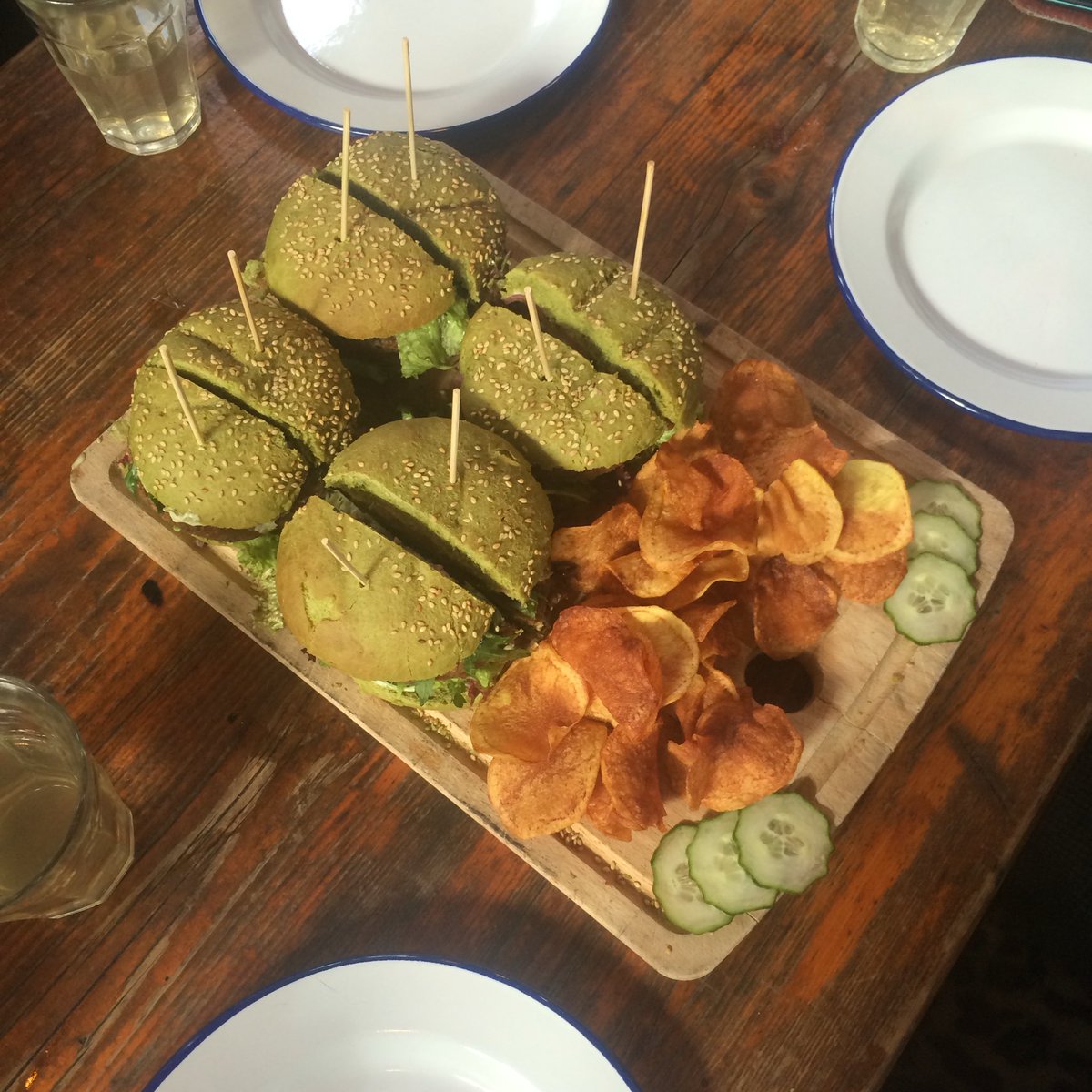 CharlotteLepas's tweet photo. I ate weedburgers yesterday. SEAweed that is🌿 #shewears https://t.co/KRxYa540MH