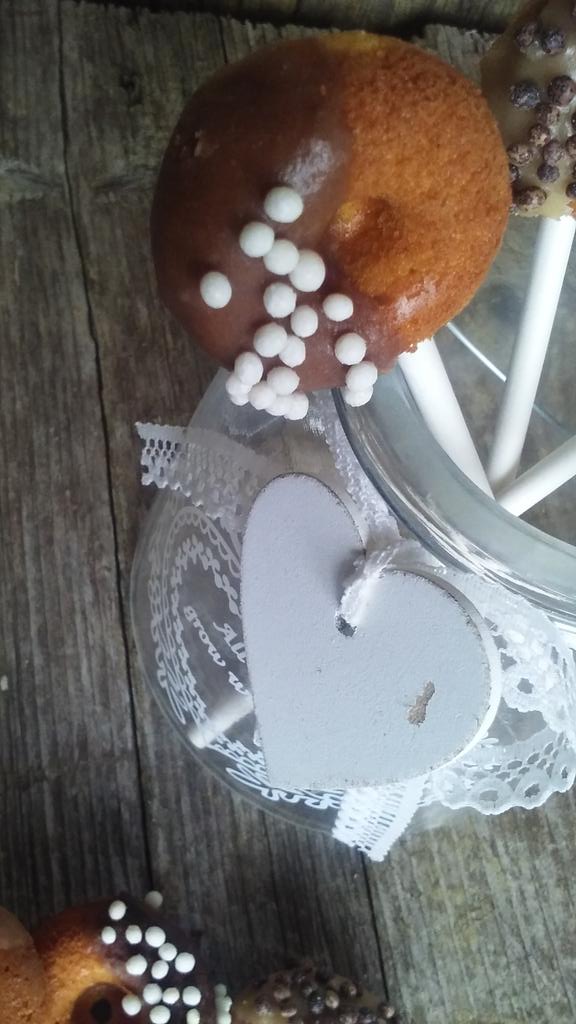 BachiniMarcella's tweet photo. Le Trasformazioni della Baca: CAKEPOP DONUTS SPEZIATI CON GLASSA ALLO SCIROPPO D... https://t.co/erWjNCxR5a https://t.co/n6vUUmDQP1