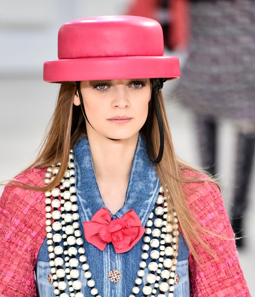 LindaSharkey's tweet photo. Hats inspiration for Ascot this year? @CHANEL #PFW16 https://t.co/4b3Z1yDgRS