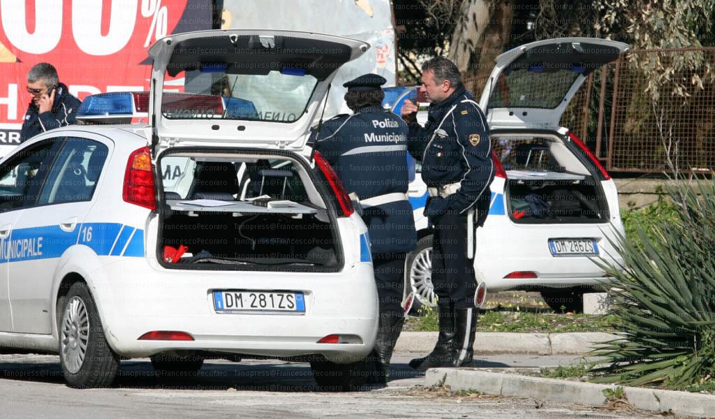 aSalerno_it's tweet image. Fermati e #multati #stranieri per #bivacco in via #GiacintoVicinanza asalerno.it/fermati-e-mult…