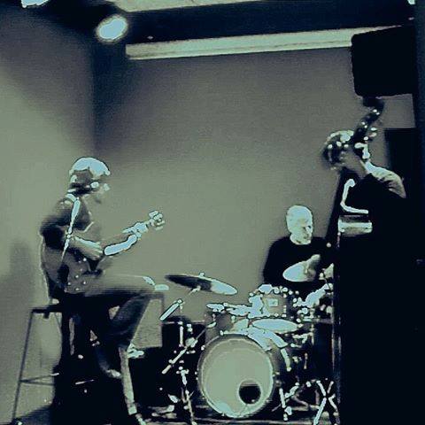 CaffeLetFI's tweet photo. dalle h 21:30 House Band in #concerto e a seguire #JamSession #Jazz https://t.co/jqnLF8v7N8