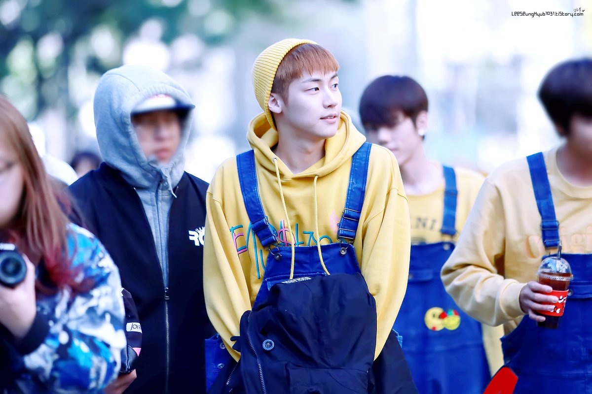 cappu_19921031's tweet photo. 151030 뮤뱅 재출근 #엔플라잉 #NFlying_Lonely #Lonely #이승협 #승협 #제이던 #승짱구 @NFlyingofficial 데헷 ㅋㅋ https://t.co/t1NrvntFkY
