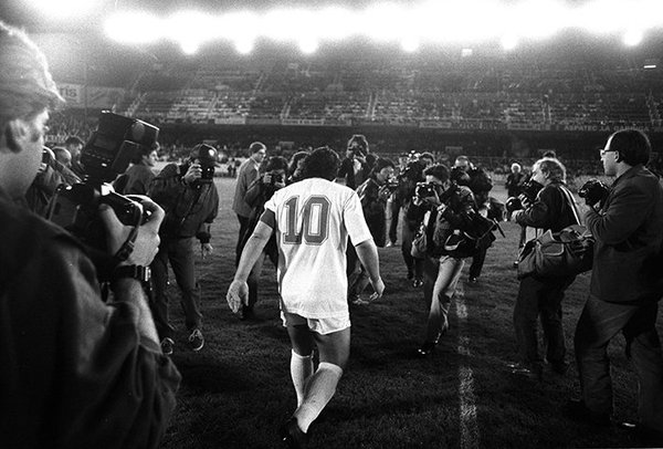 MaradonaPICS's tweet photo. El mejor 10 de la historia. buen día! https://t.co/7XZp0OJXEp