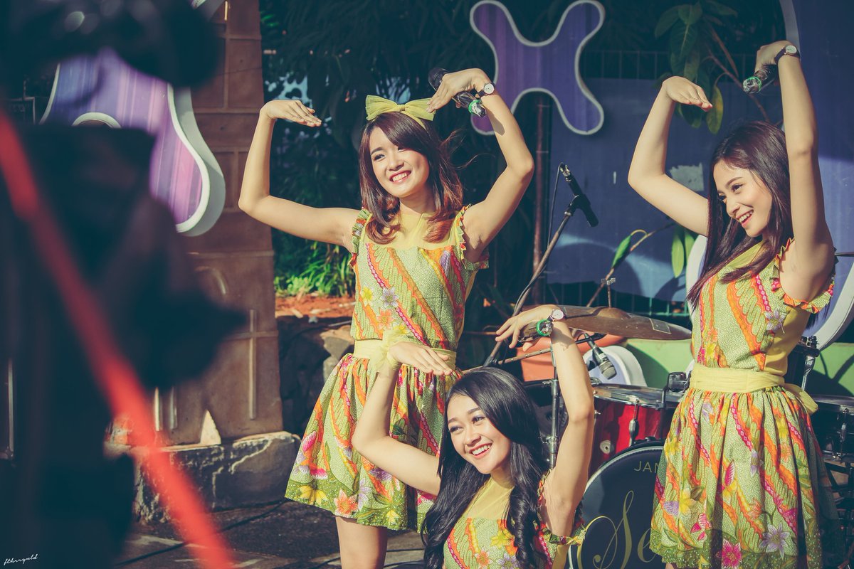 #SharePictChiBi Sweet <a href="/SweetEllenChiBi/">Ellen N. Vindriana</a> <a href="/SweetTataChiBi/">Redita Mutiara</a> <a href="/SweetYoriChiBi/">Yoeriche Endine</a>