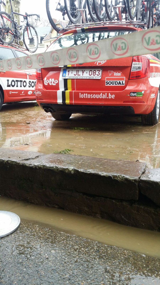 lottocycling_'s tweet photo. #ParisNice Stage 3 is underway! Very bad weather conditions at the start in Cusset. Good luck guys! https://t.co/cR7nyUE0Ea