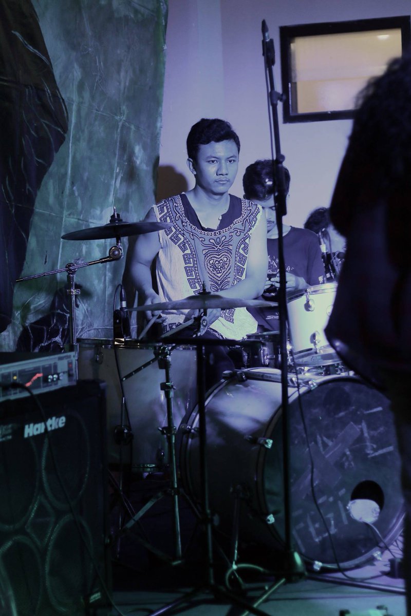 selamat menjadi tua hey kamu <a href="/pakuesan/">M. Pakuwojo Lesanto</a> pemijit drum kami 
#SUKRES yah!!!
((JITAK)) Band2nan sik... Trus mendem... :D