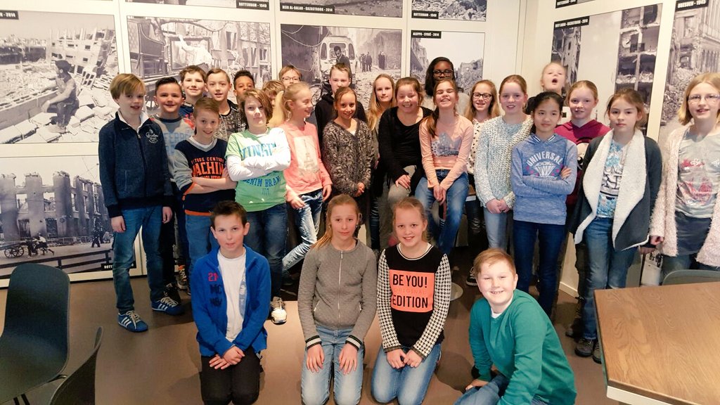 cbsdepoort's tweet photo. Superochtend met groep 7 in het onderwijskundig museum. https://t.co/sZZxDeG2gX