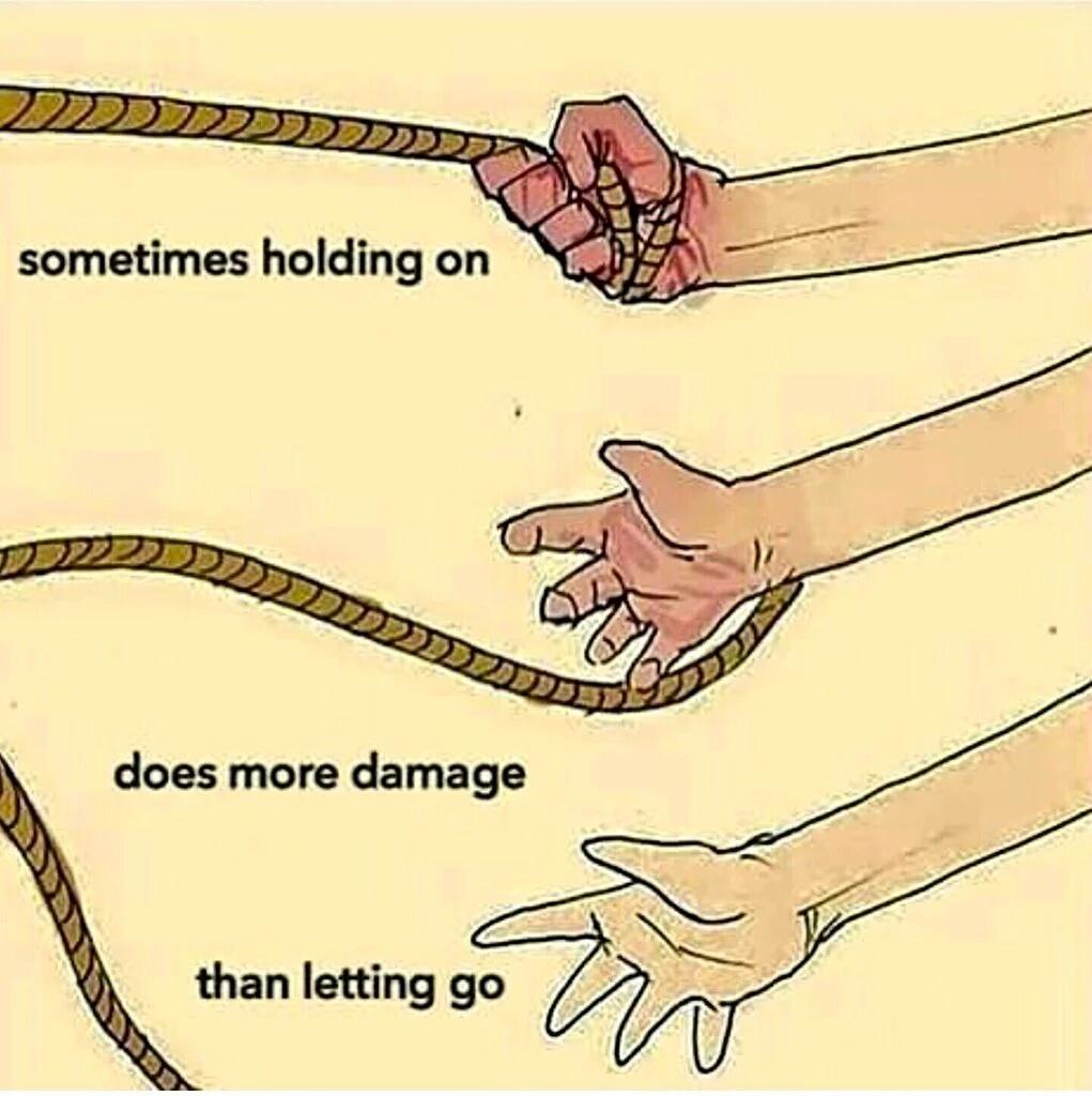 турист с рюкзаком в горах. Phrasal verbs поездка. Going being hold. Holding on. Going being hold.