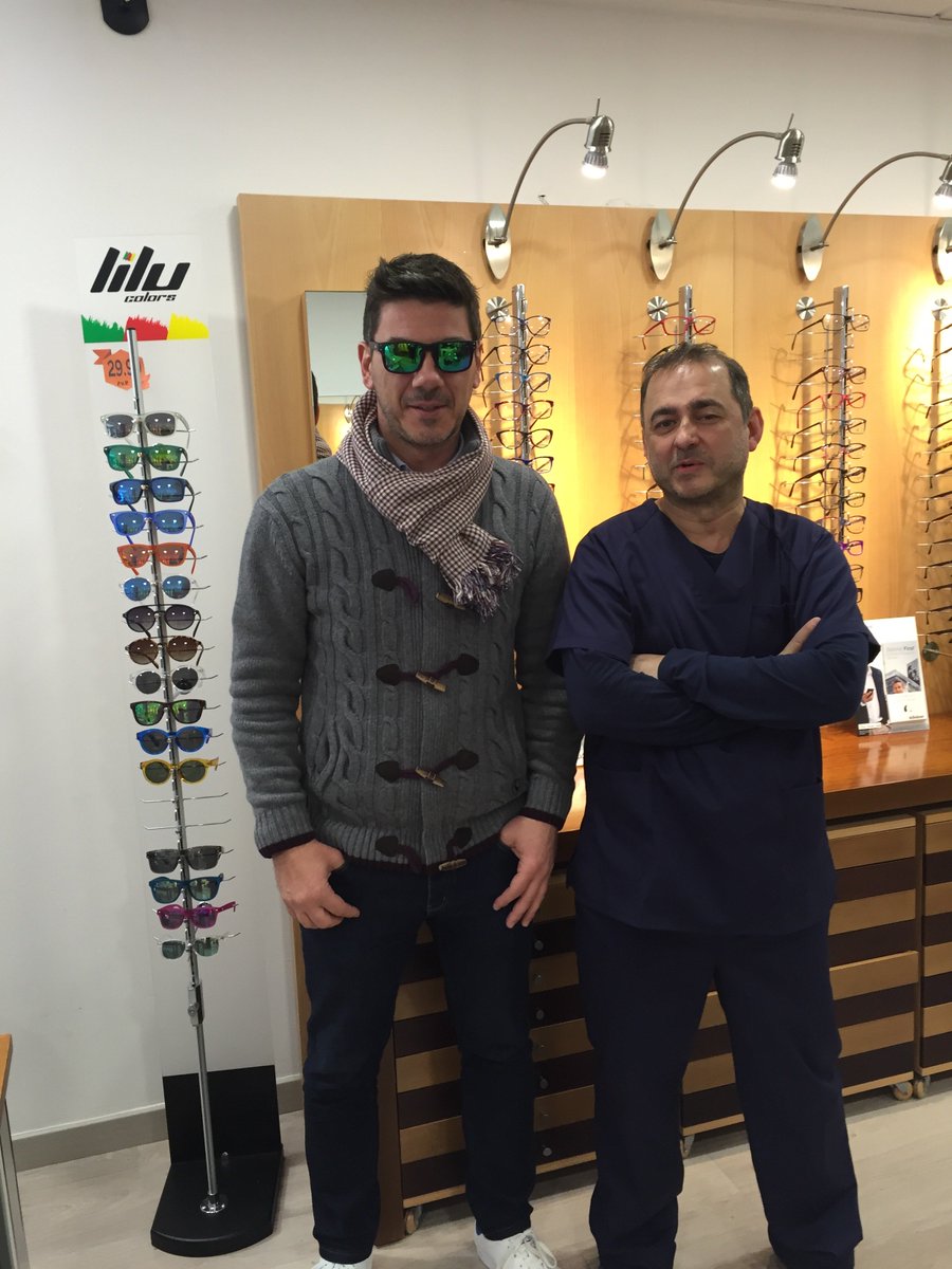 UCAMMurcia's tweet photo. Fotis Katsikaris ha estado hoy renovando sus gafas en @Sanchezopticos. ¡Trato inmejorable! https://t.co/qf5yNlMhWR