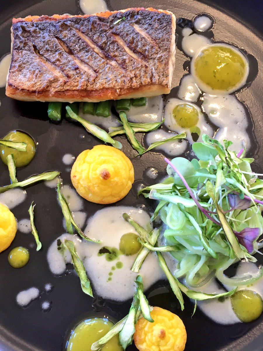 creationwines's tweet photo. #Seabass #saffron #potato #asparagus #coconut-lemon #beurreblanc #SauvignonSemillon #cucumber-noodles https://t.co/DKPfG5Xj9s