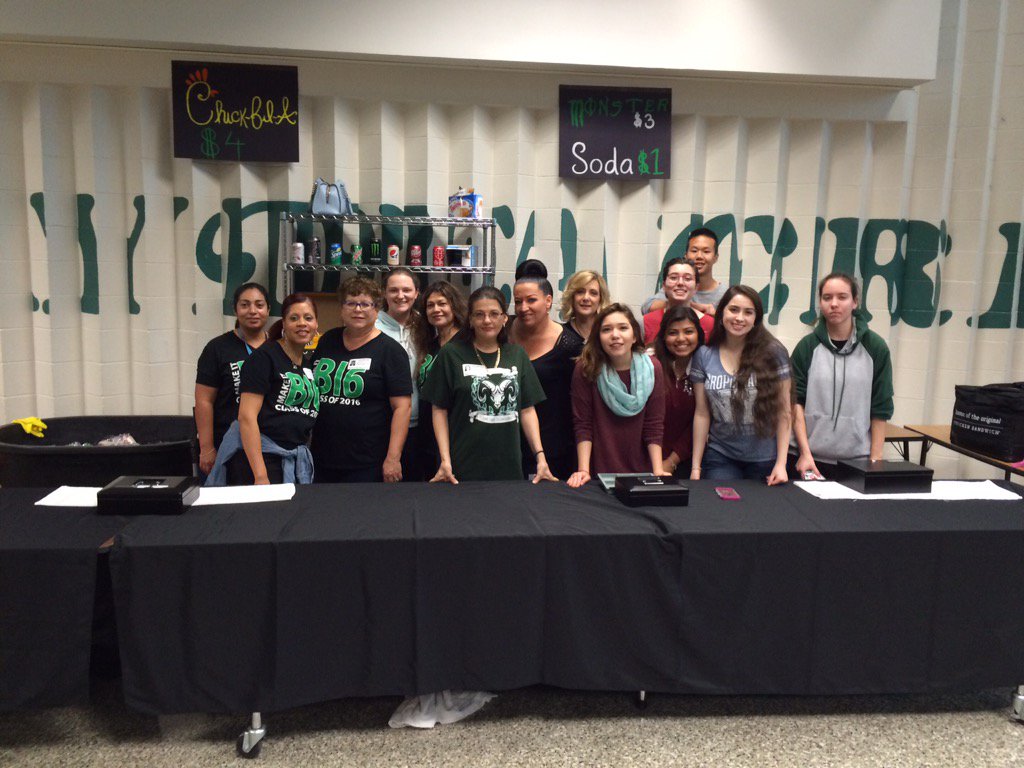 Fun Food Day at RamNation!  Volunteers rock!! @ramnationdr #maydecreekpride