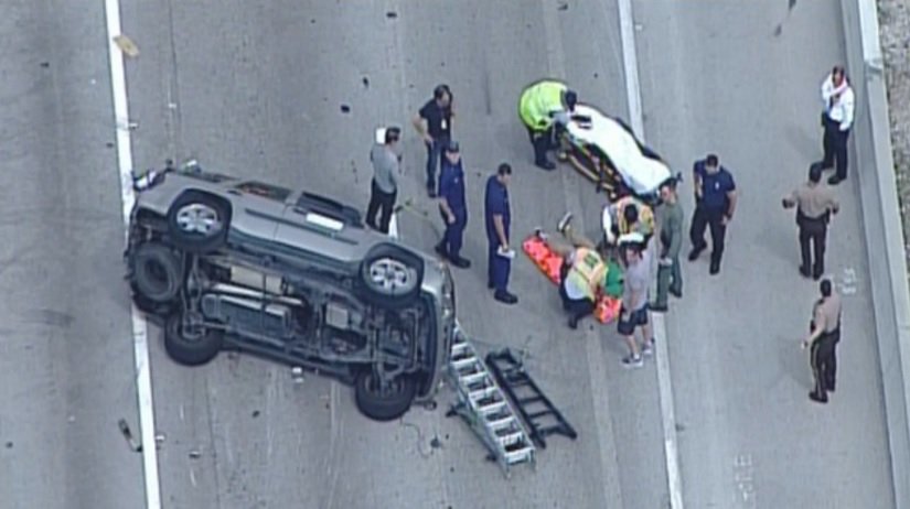 At least one person was injured Wednesday in a rollover crash on the Palmetto Expressway bit.ly/1nwHWNj?utm_me… https://t.co/F5zJ6U6OEK