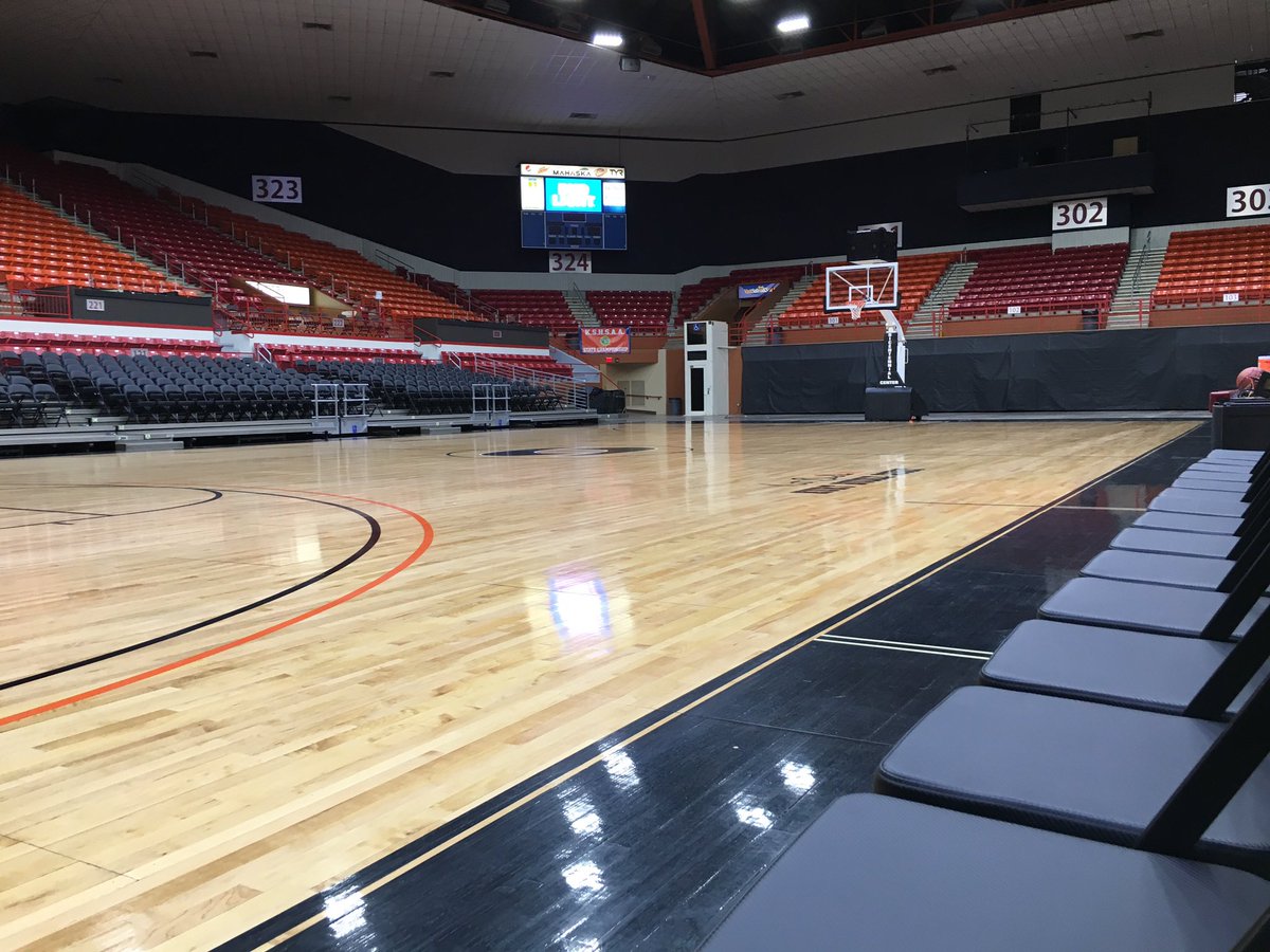 KSHSAA's tweet photo. The stage is set in Salina. (2)Wellington and (7)De Soto tip off at 3:00 for 4ADI girls. #KSState https://t.co/DcJ4AMOjcS