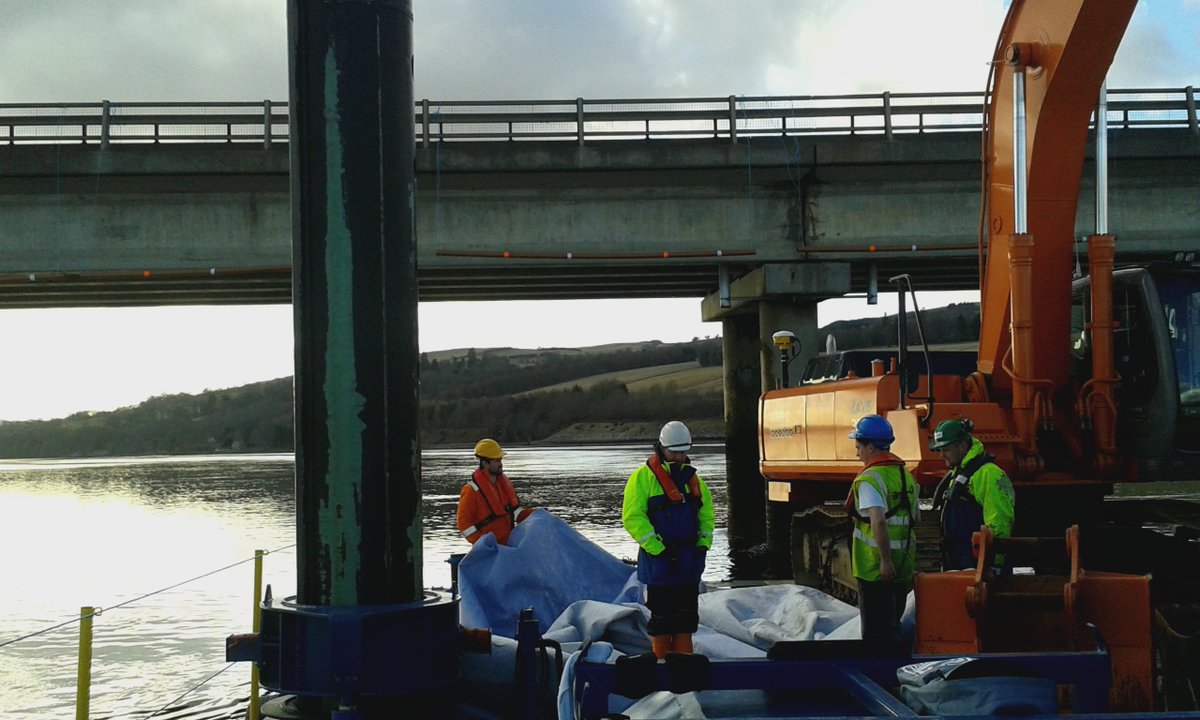 NWTrunkRoads's tweet photo. Pic of newly installd parapets on #A9 #CromartyBridge &amp;team wrking frm barge on scour repair https://t.co/nmPRkWSzMt https://t.co/5Xsd9sq3yH