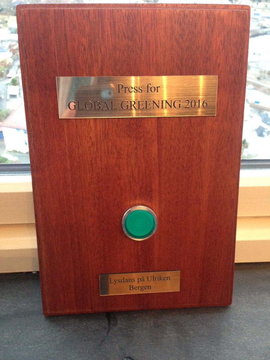karlgardnerirl's tweet photo. It's nearly time for the Bergen greening guess who gets to press the button #GoGreen4StPatricks 💚☘ https://t.co/FAttKlXsba