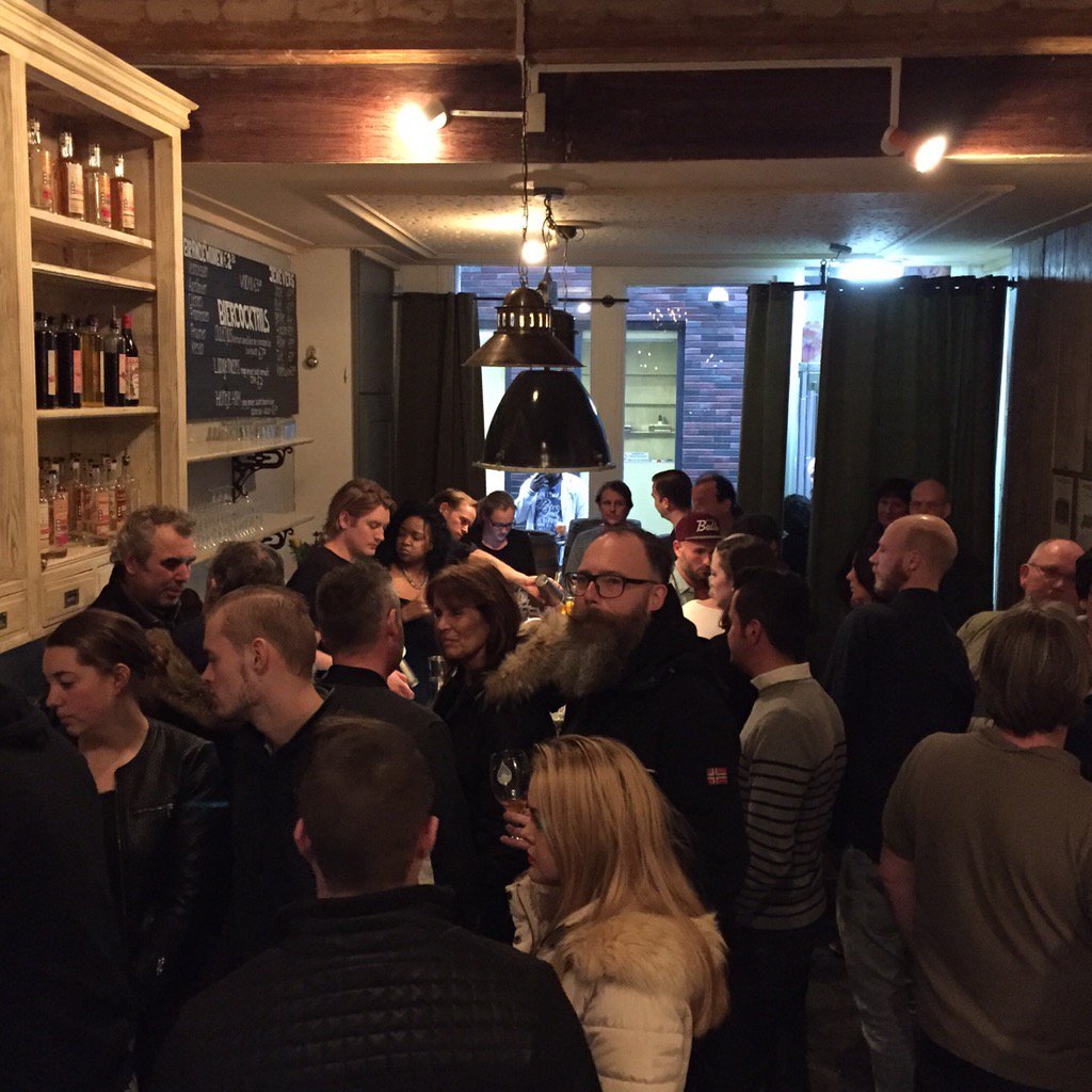 AmsBeerTours's tweet photo. The new proeflokaal of @deprael is open! Come to De Prael 28 for liquours, jenever, beer cocktails &amp; brandewijnen. https://t.co/VuKnVXiCAF