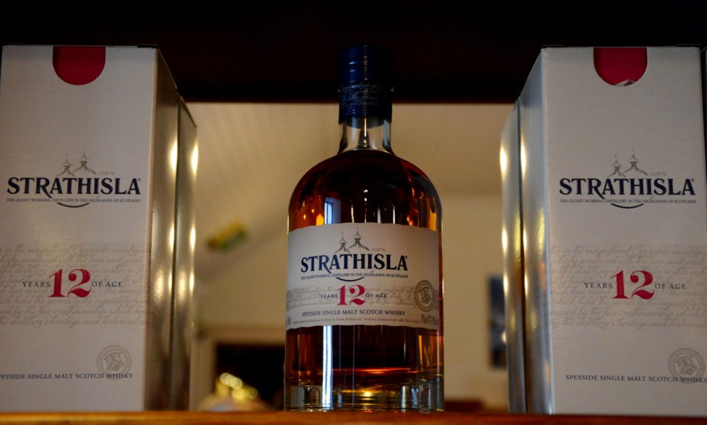 dichtbijverweg's tweet photo. visited the #Stathisla #distillery, Keith en tasted fine single malts like their 12 years old. #whisky #scotland https://t.co/t47SkFhLii