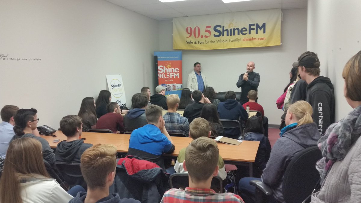 905Shinefmbusin's tweet photo. Thanks Tom Bast from @TBSHockey speaking to Cent Alb Highschool Students @905ShineFM #reddeer #shinefactor https://t.co/mowmuUTd2C