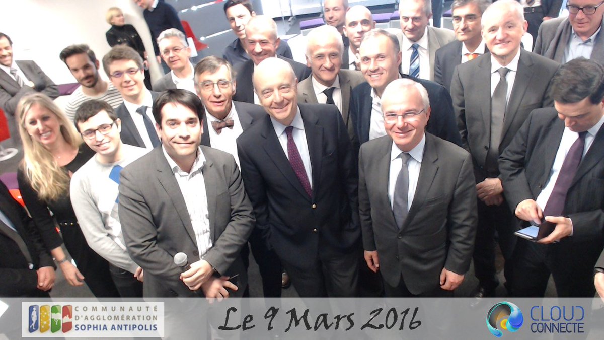 CloudConnecte's tweet photo. Démonstration de notre solution d'interactivité mobile, en présence de M. Alain Juppé. @CASAOfficiel @BusinessPole https://t.co/HFNbdXK7EN
