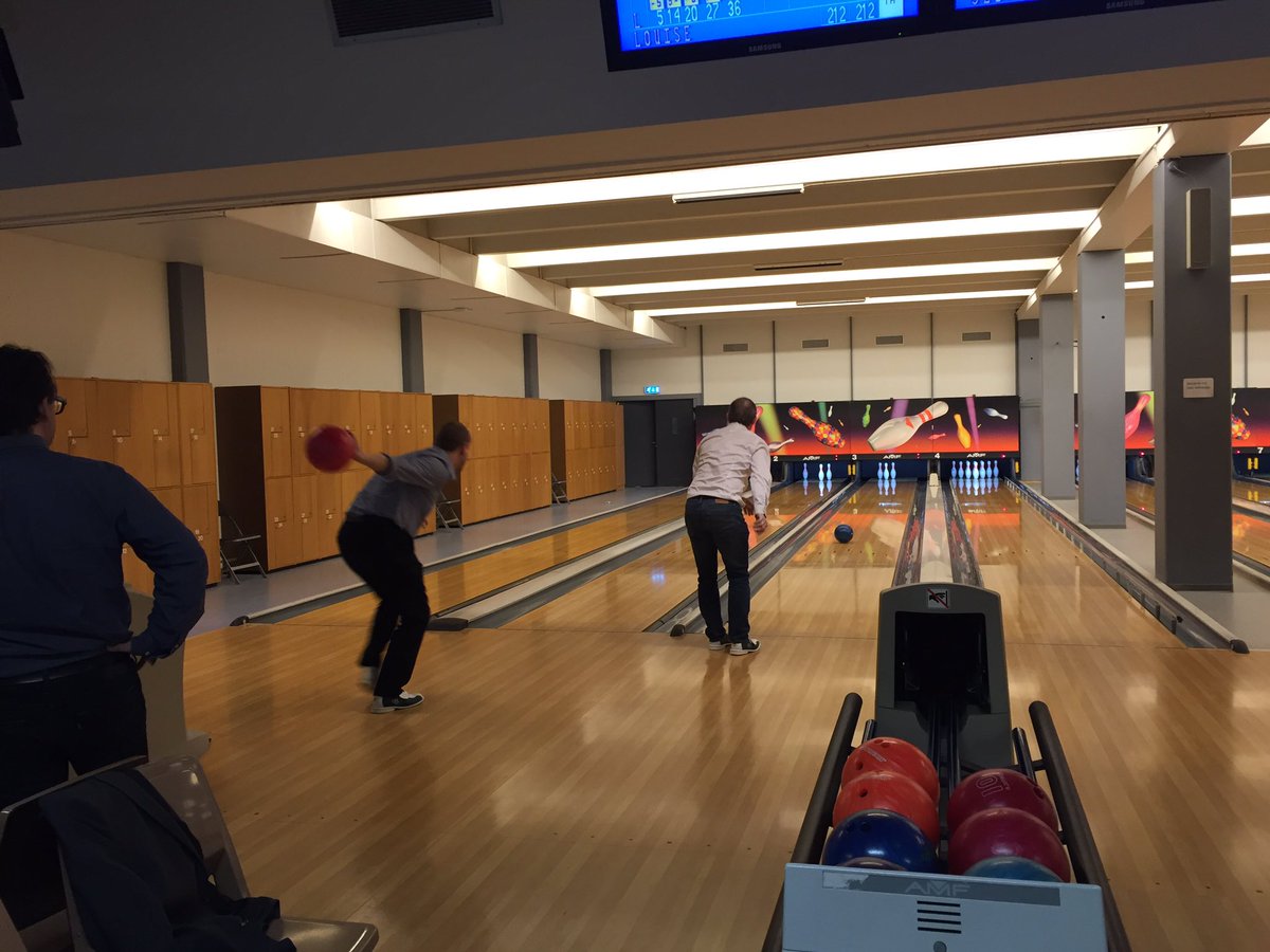 LuiseHald's tweet photo. Hos @BusinessNowInfo vil vi være gode til alt! I dag øvede vi bowling - og har ansat vinderen Kent https://t.co/t31PZC4ztE