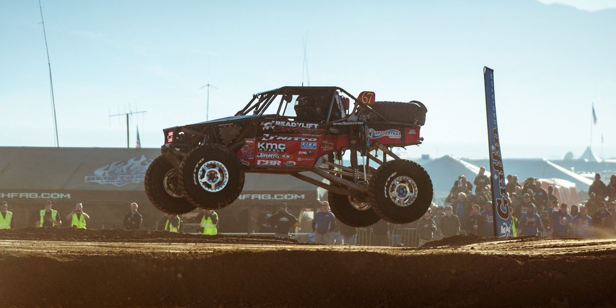 Flying over the #HumpDay with @healy_loren - #2015KOH #NittoTire #TrailGrappler
