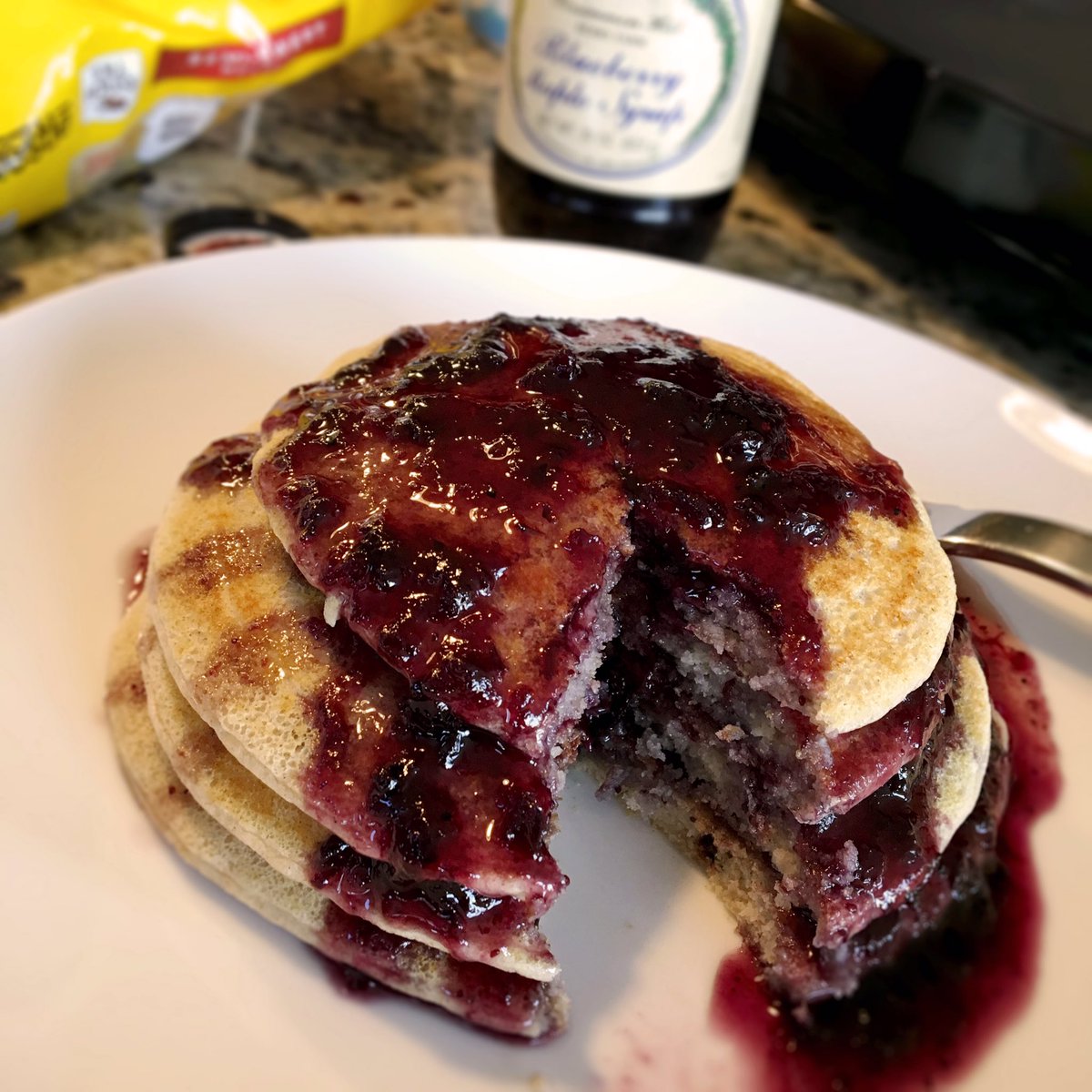 PumpedUpPancake's tweet photo. Mornings aren't so bad when you can look forward to chocolate chip Pumped Up Pancakes topped with blueberry syrup. https://t.co/dAHqFk9pRs