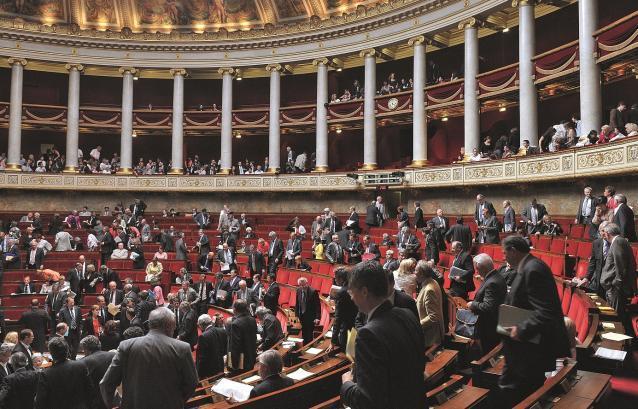 Valeurs actuelles ن tweet media